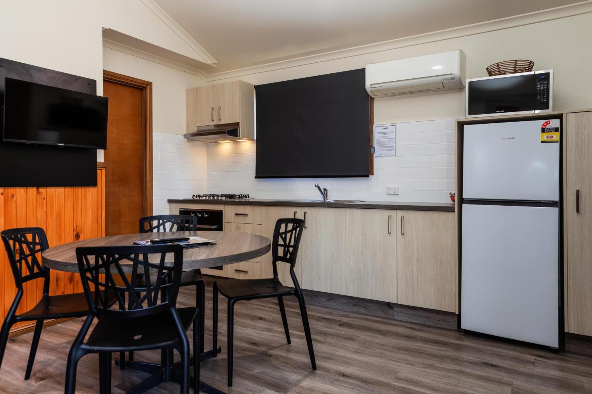Big4 Albury Tourist Park Hotel Exterior photo